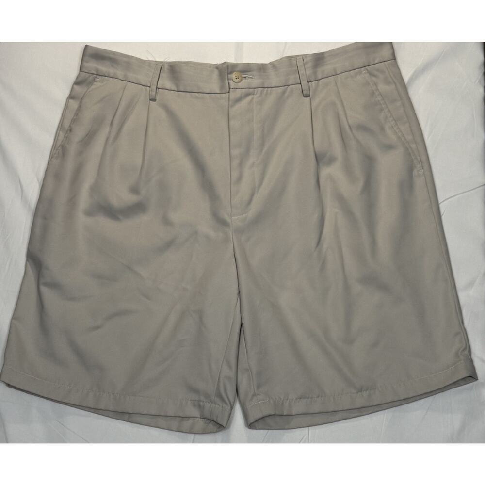 Van Heusen Walk Golf Shorts‎ Men's Size 38 Beige Activewear Pleated Front